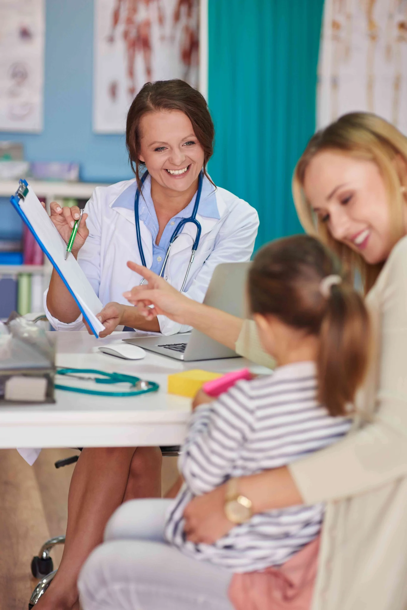 Doctor discussing a child’s health with a parent during a family care appointment